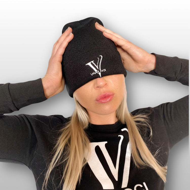 Magdalena wearing a black Viveloci beanie and black Viveloci long sleeve crop top.