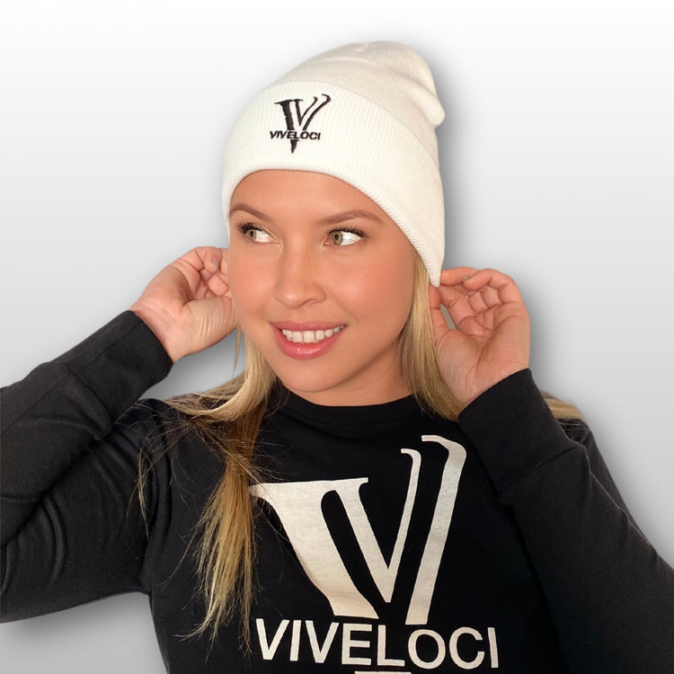 Magdalena wearing a white Viveloci beanie and black Viveloci long sleeve crop top.